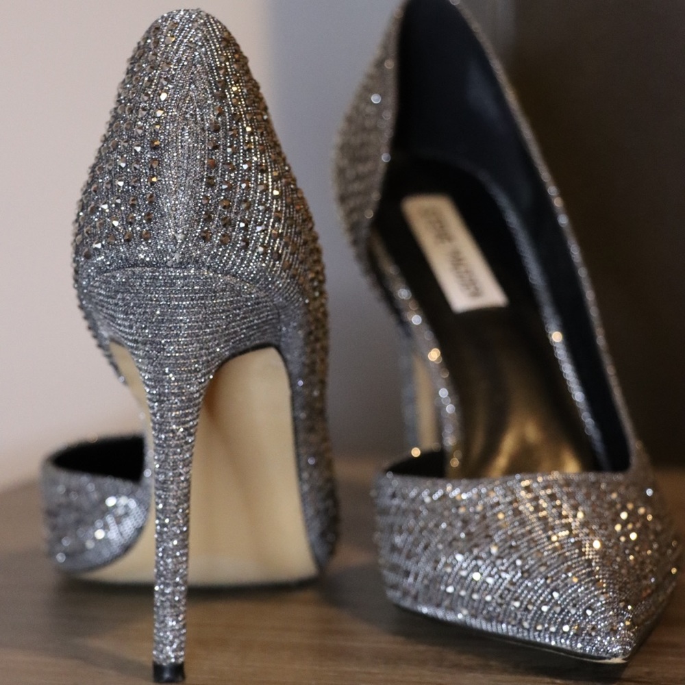 Steve Madden | Silver Embellished Pumps